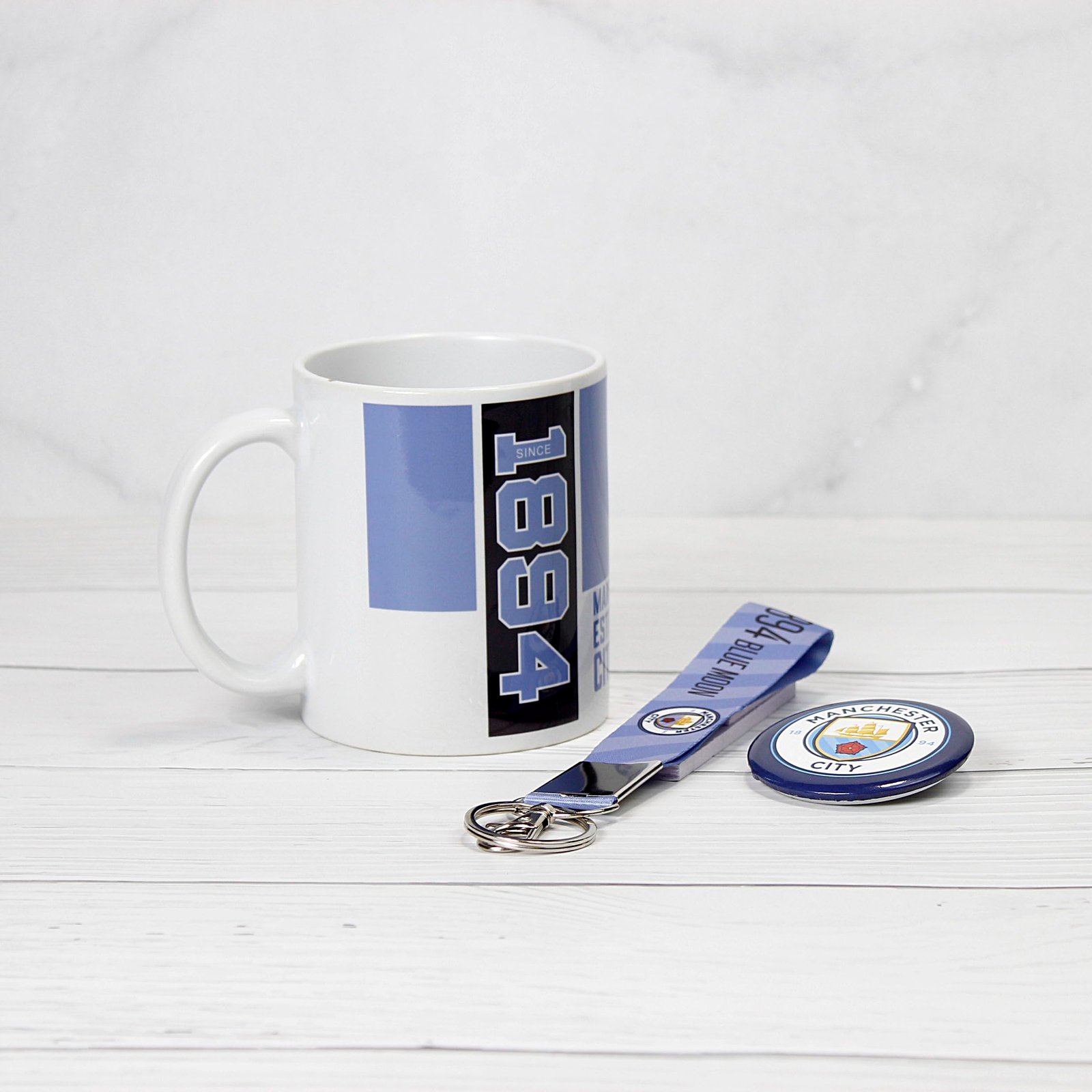 SMIZE Set of 3 Keychain Badge and White Coffee Mug of Manchester City - Gift for Manchester City Football Fan